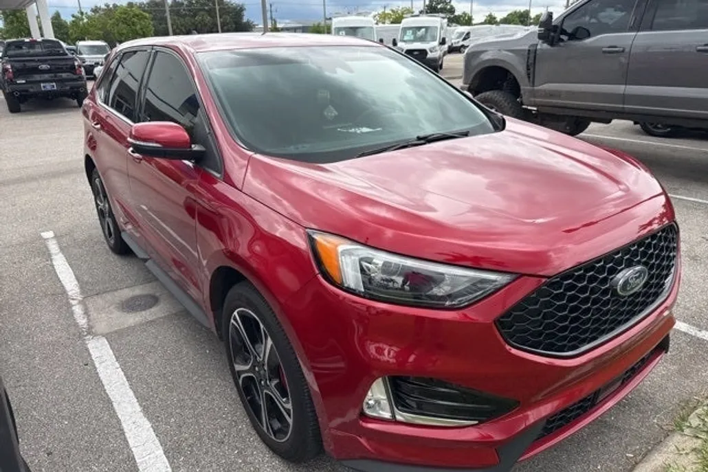 2021 Ford Edge ST photo 1