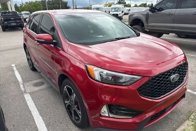 2021 Ford Edge ST photo 1
