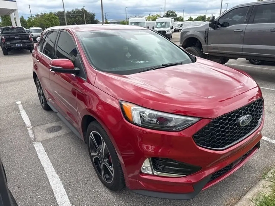 2021 Ford Edge ST photo 1