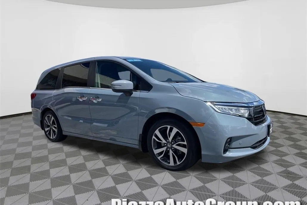 2023 Honda Odyssey Touring photo 1
