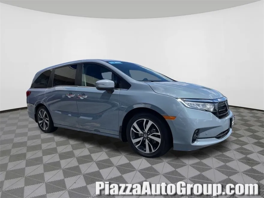 2023 Honda Odyssey Touring photo 1