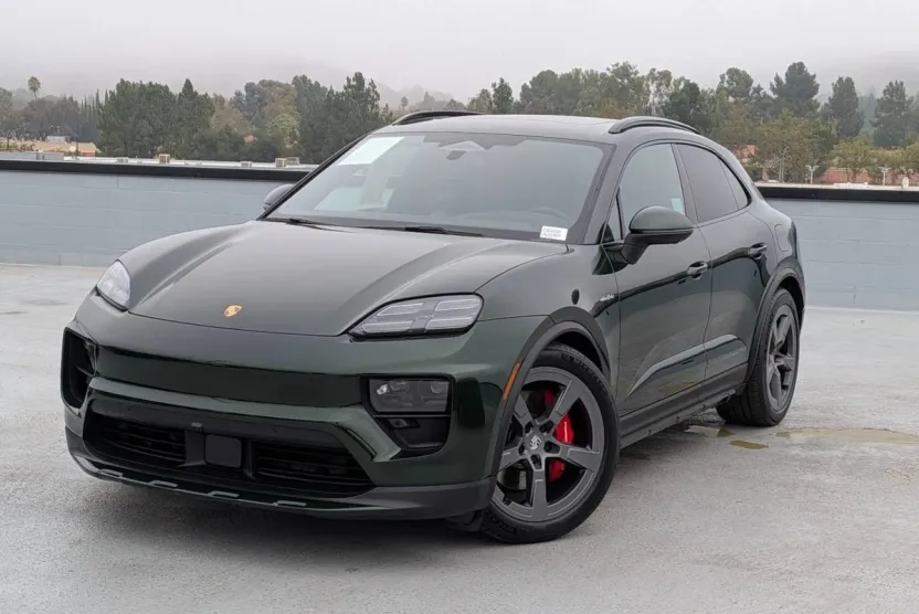 2025 Porsche Macan Electric photo 1