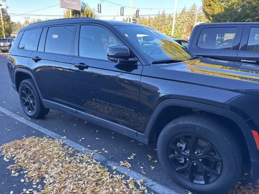 2024 Jeep Grand Cherokee Altitude photo 1