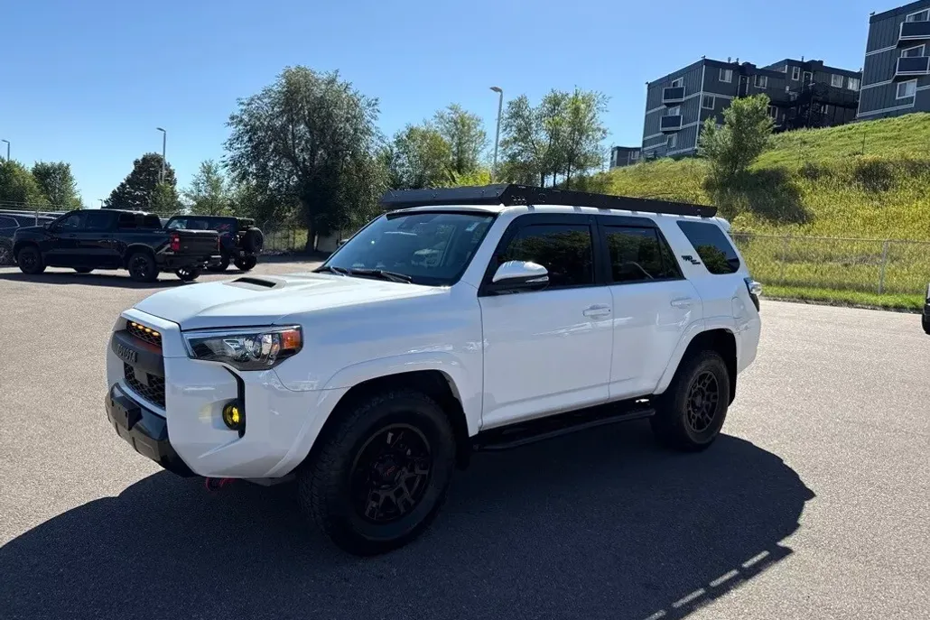 2024 Toyota 4Runner TRD Off-Road Premium photo 1