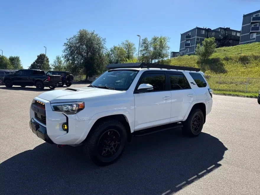 2024 Toyota 4Runner TRD Off-Road Premium photo 1