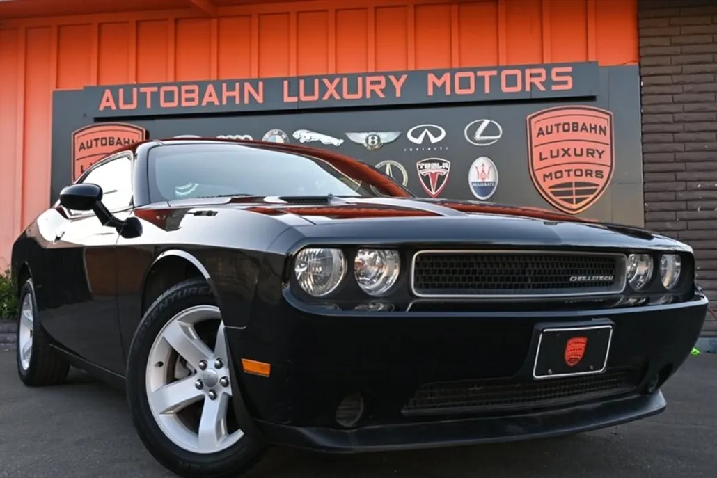 2014 Dodge Challenger SXT photo 1