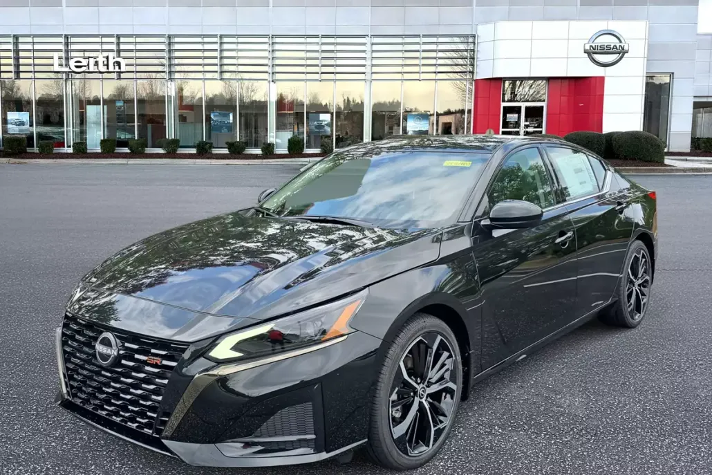 2025 Nissan Altima SR photo 1