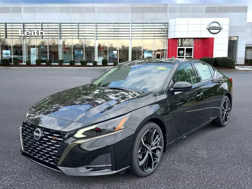 2025 Nissan Altima SR photo 1