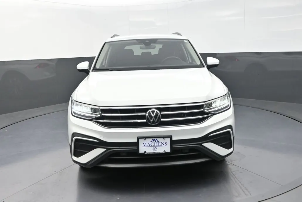 2024 Volkswagen Tiguan S photo 1