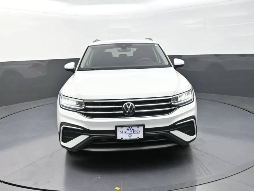 2024 Volkswagen Tiguan S photo 1