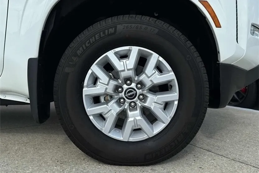 2024 Nissan Frontier SV photo 1