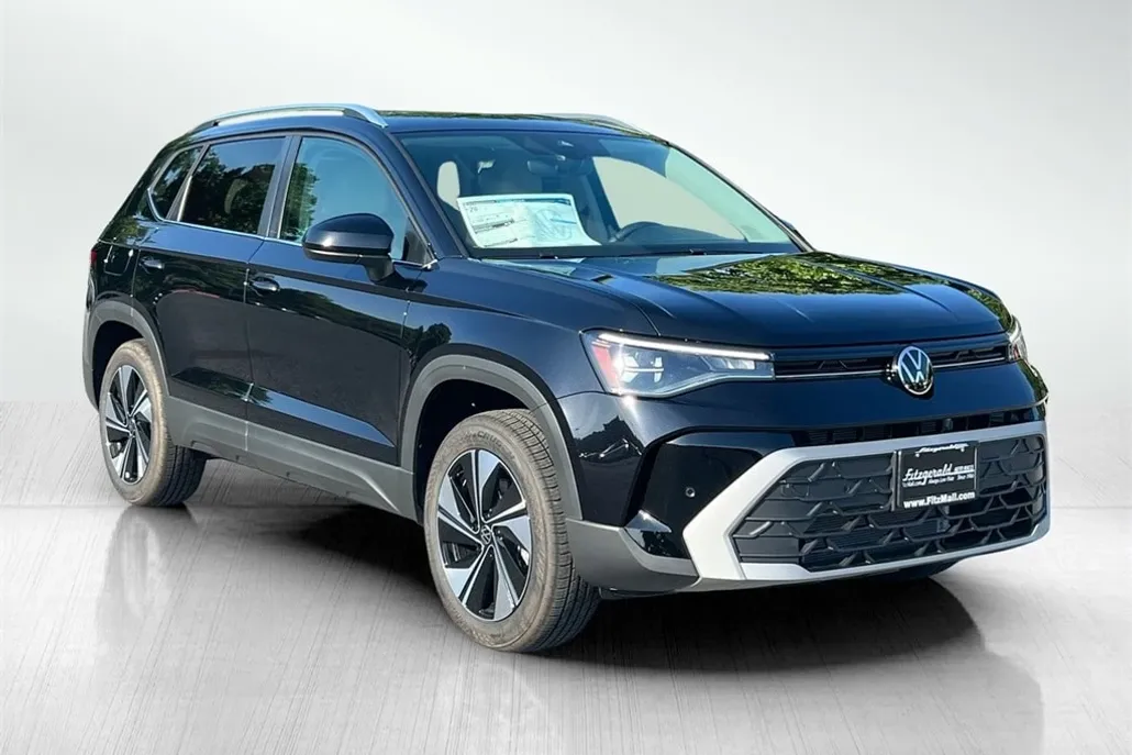 2025 Volkswagen Taos SE photo 1