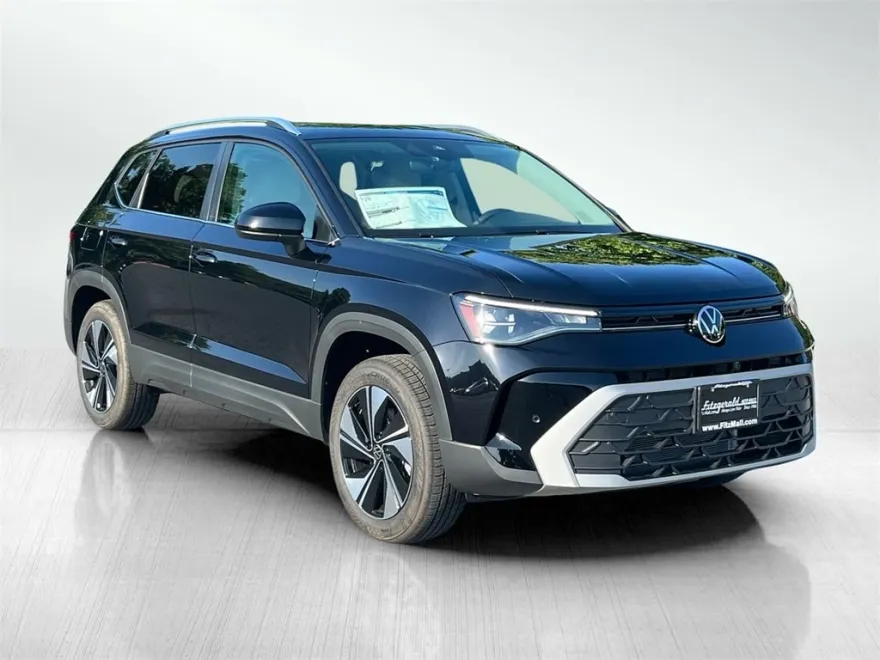 2025 Volkswagen Taos SE photo 1