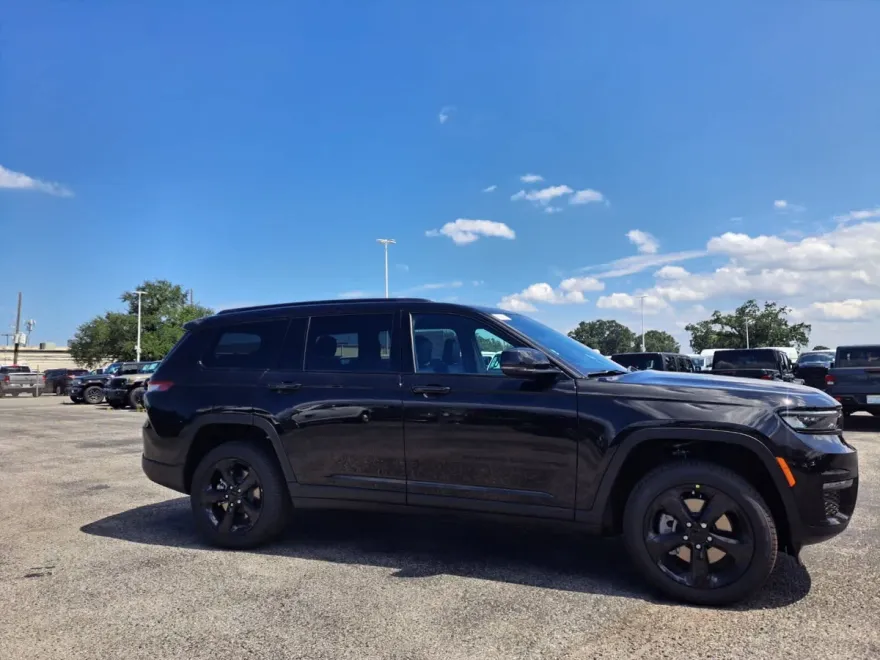2025 Jeep Grand Cherokee Limited photo 1