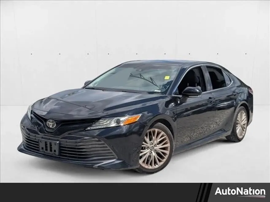 2019 Toyota Camry XLE SE photo 1