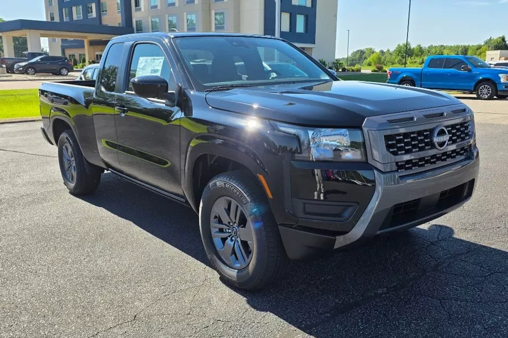 2025 Nissan Frontier SV photo 1