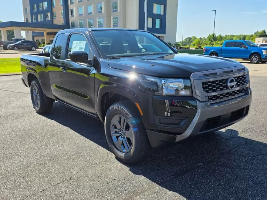 2025 Nissan Frontier SV photo 1