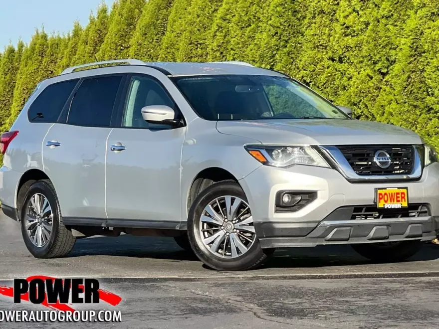2017 Nissan Pathfinder SV photo 1