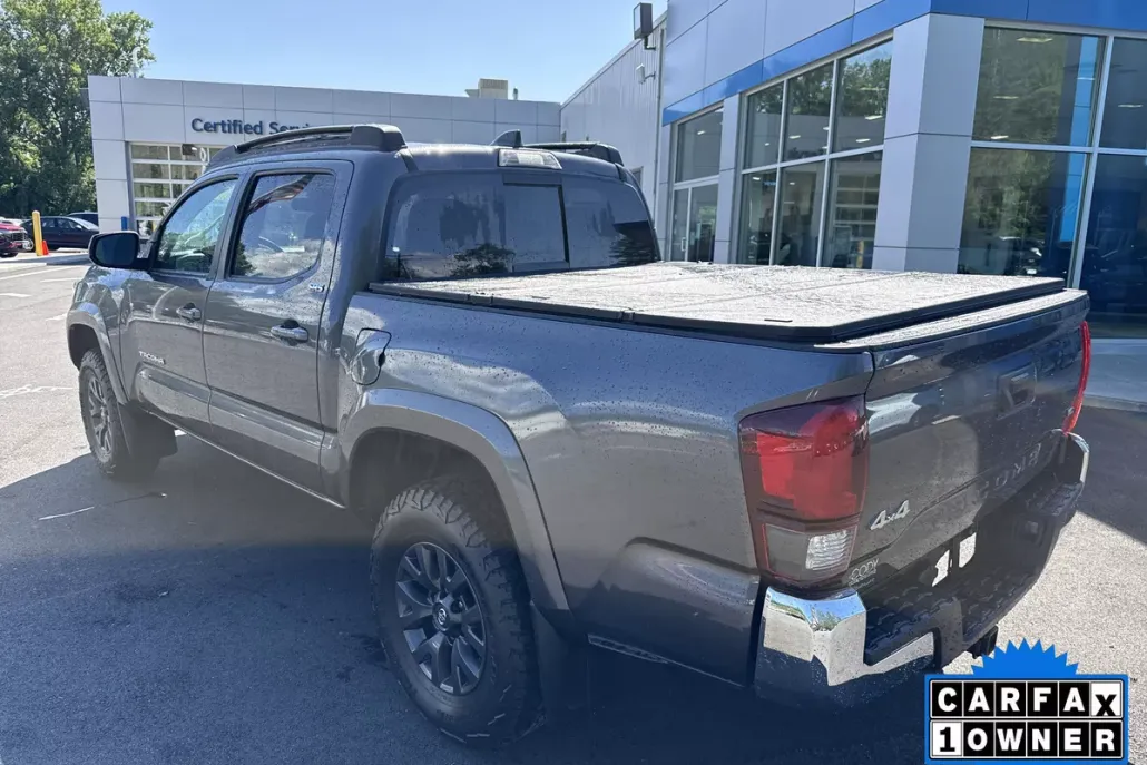 2022 Toyota RAV4 SR photo 1