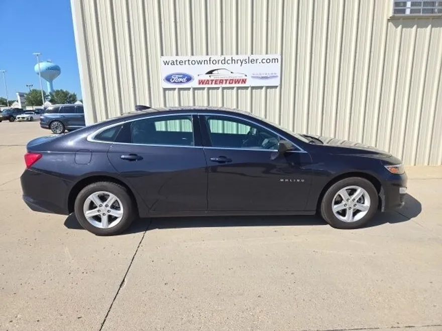 2023 Chevrolet Malibu 1LT photo 1