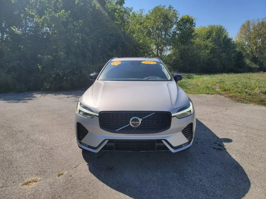 2025 Volvo XC60 B5 Plus photo 1