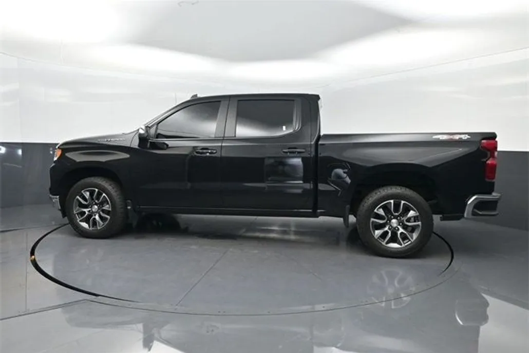 2022 Chevrolet Silverado 1500 LT photo 1