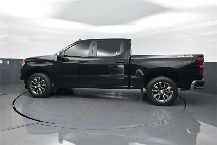 2022 Chevrolet Silverado 1500 LT photo 1