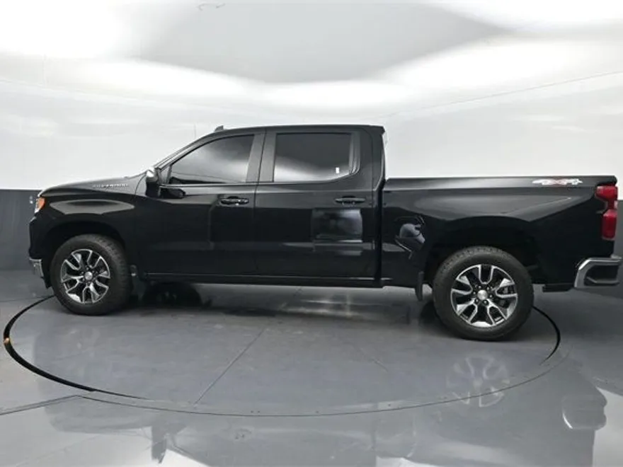 2022 Chevrolet Silverado 1500 LT photo 1
