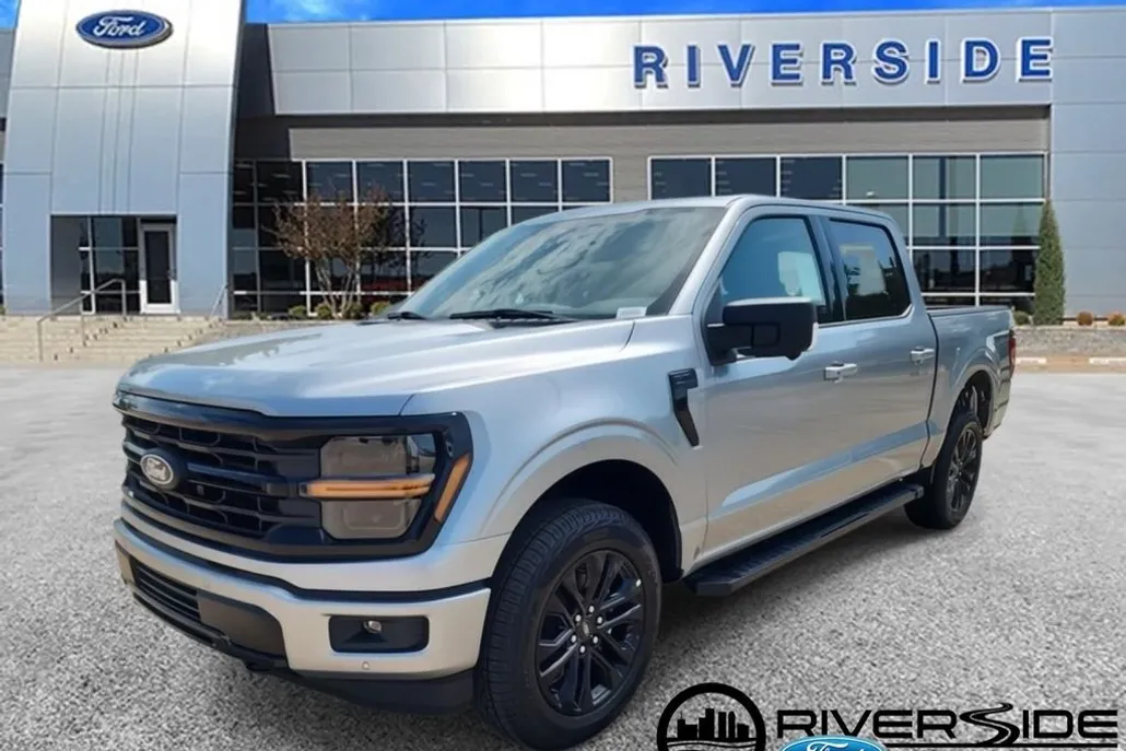 2025 Ford Explorer photo 1