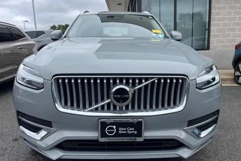 2024 Volvo XC90 Plus photo 1