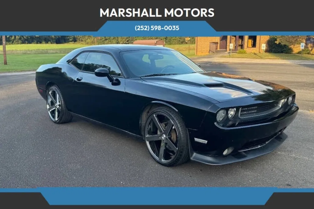 2013 Dodge Challenger SXT photo 1
