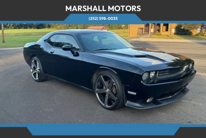 2013 Dodge Challenger SXT photo 1