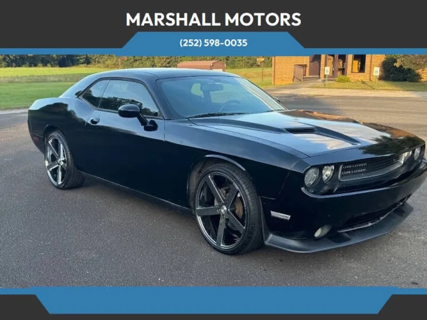 2013 Dodge Challenger SXT photo 1