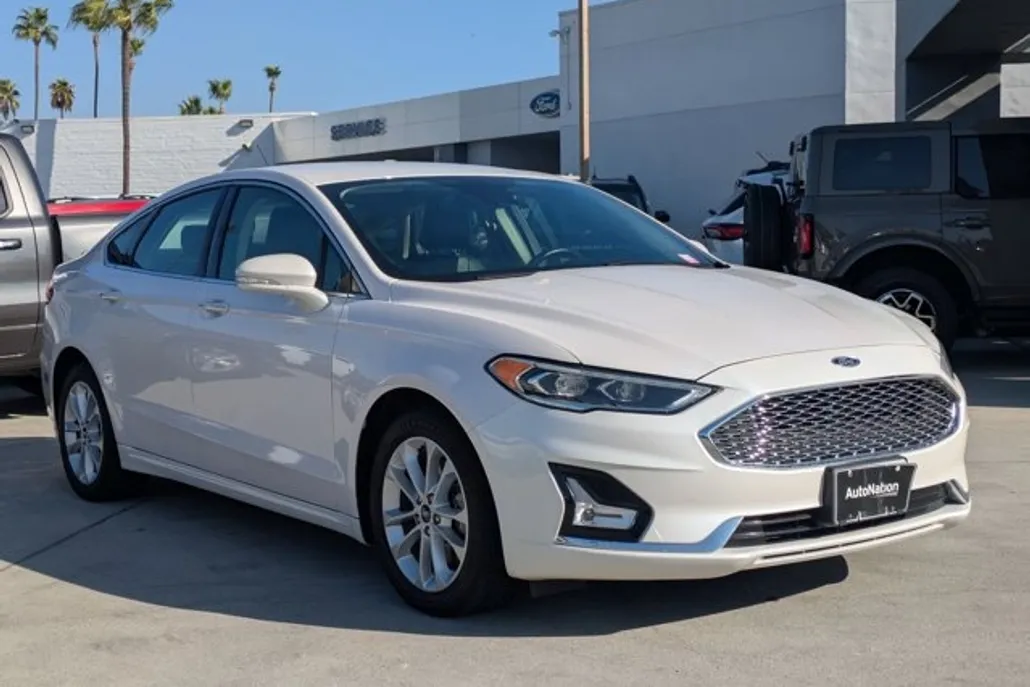 2020 Ford Fusion Energi Titanium photo 1