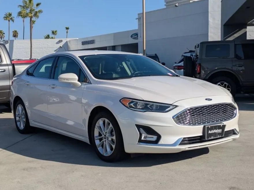 2020 Ford Fusion Energi Titanium photo 1
