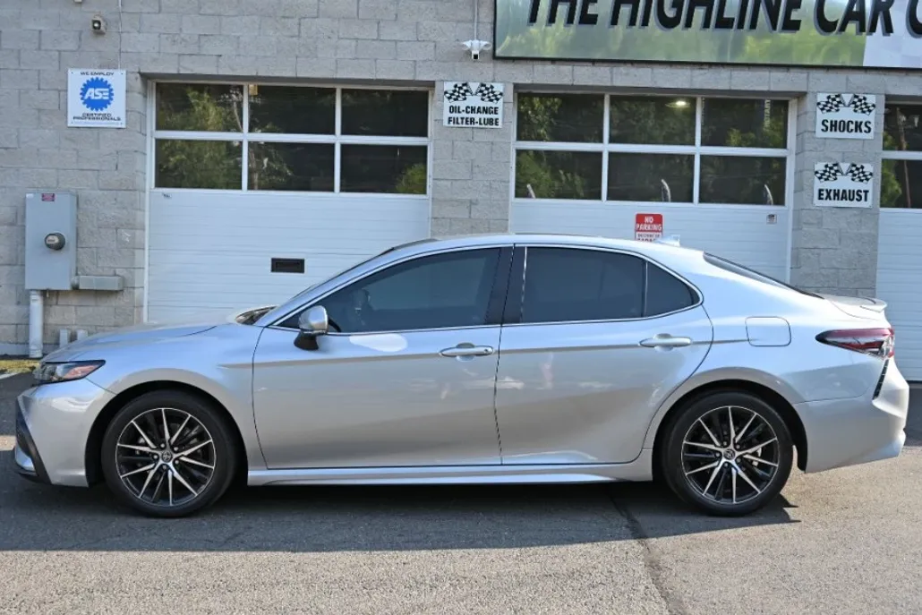 2023 Toyota Camry SE photo 1