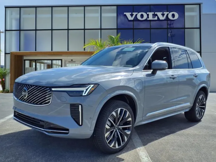 2025 Volvo XC90 T8 Plus photo 1