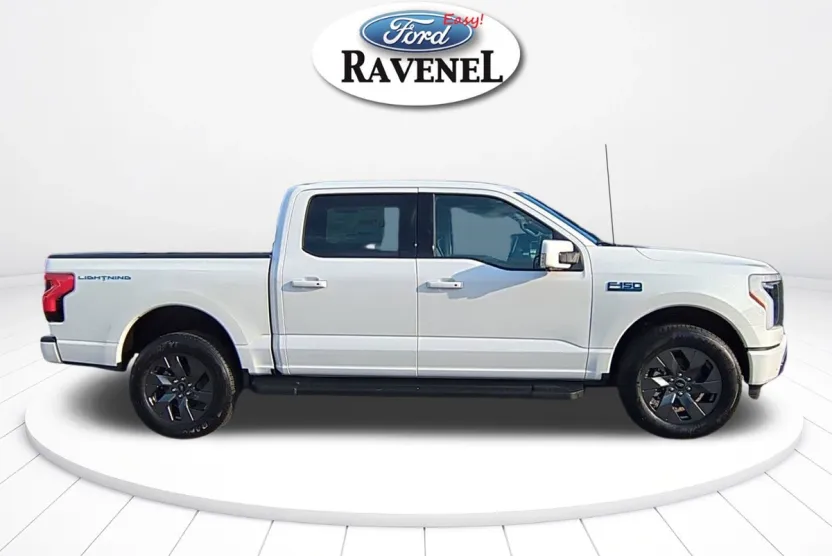 2025 Ford F-150 Lightning Lariat photo 1