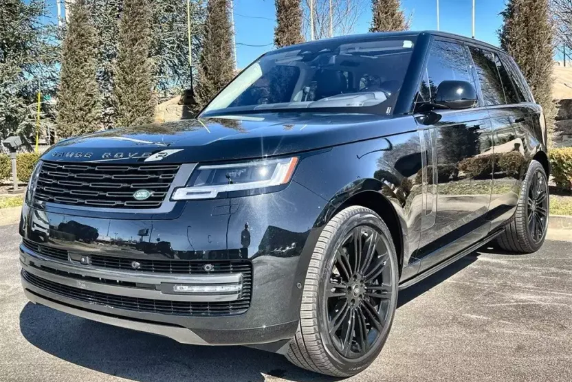 2023 Land Rover Range Rover SE photo 1