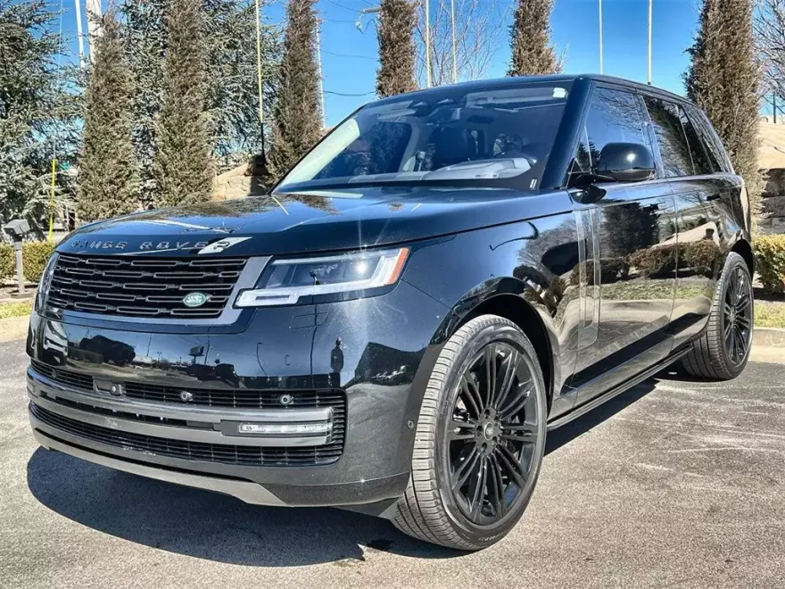 2023 Land Rover Range Rover SE photo 1
