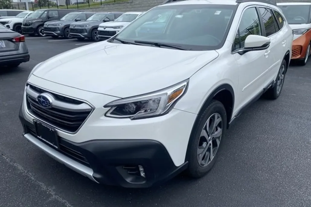 2022 Subaru Outback Limited photo 1