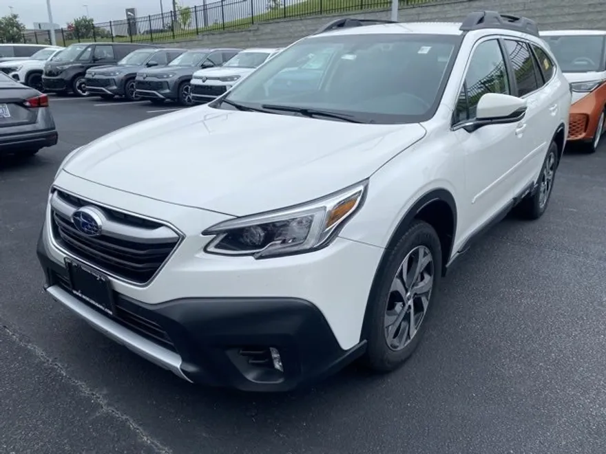 2022 Subaru Outback Limited photo 1