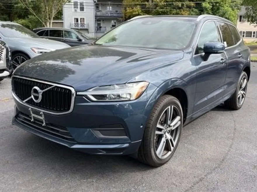 2019 Volvo XC60 T6 Momentum photo 1