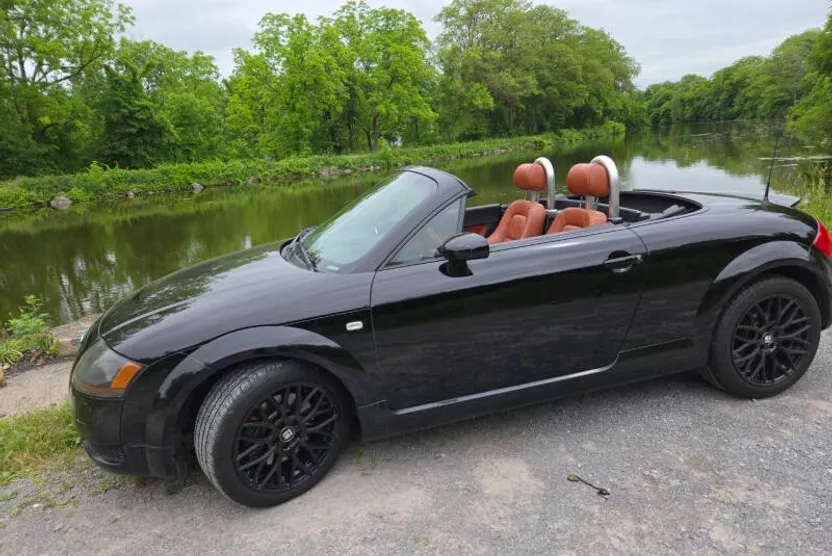 2003 Audi TT Roadster photo 1