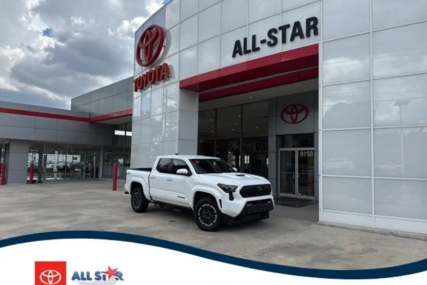 2025 Toyota Tacoma TRD Sport photo 1