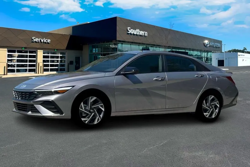 2025 Hyundai Elantra SEL Sport photo 1