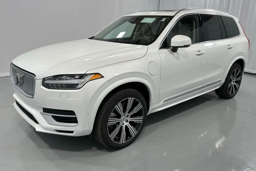 2025 Volvo XC90 T8 photo 1