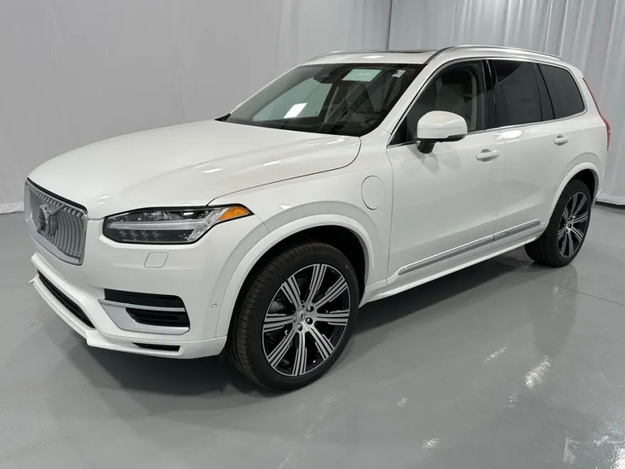 2025 Volvo XC90 T8 photo 1