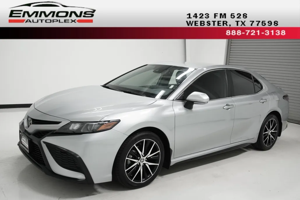 2022 Toyota Camry SE photo 1