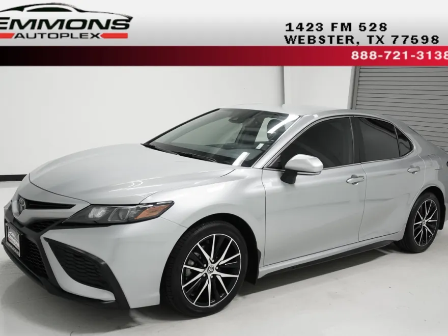 2022 Toyota Camry SE photo 1